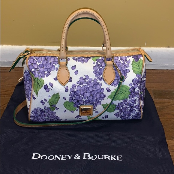 Dooney & Bourke Handbags - ⭐️ HOST PICK ⭐️ DOONEY & BOURKE purse